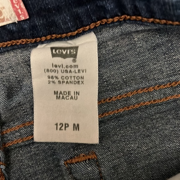 Levi’s 512 Perfectly slimming Jeans.   #1593 - Picture 4 of 9